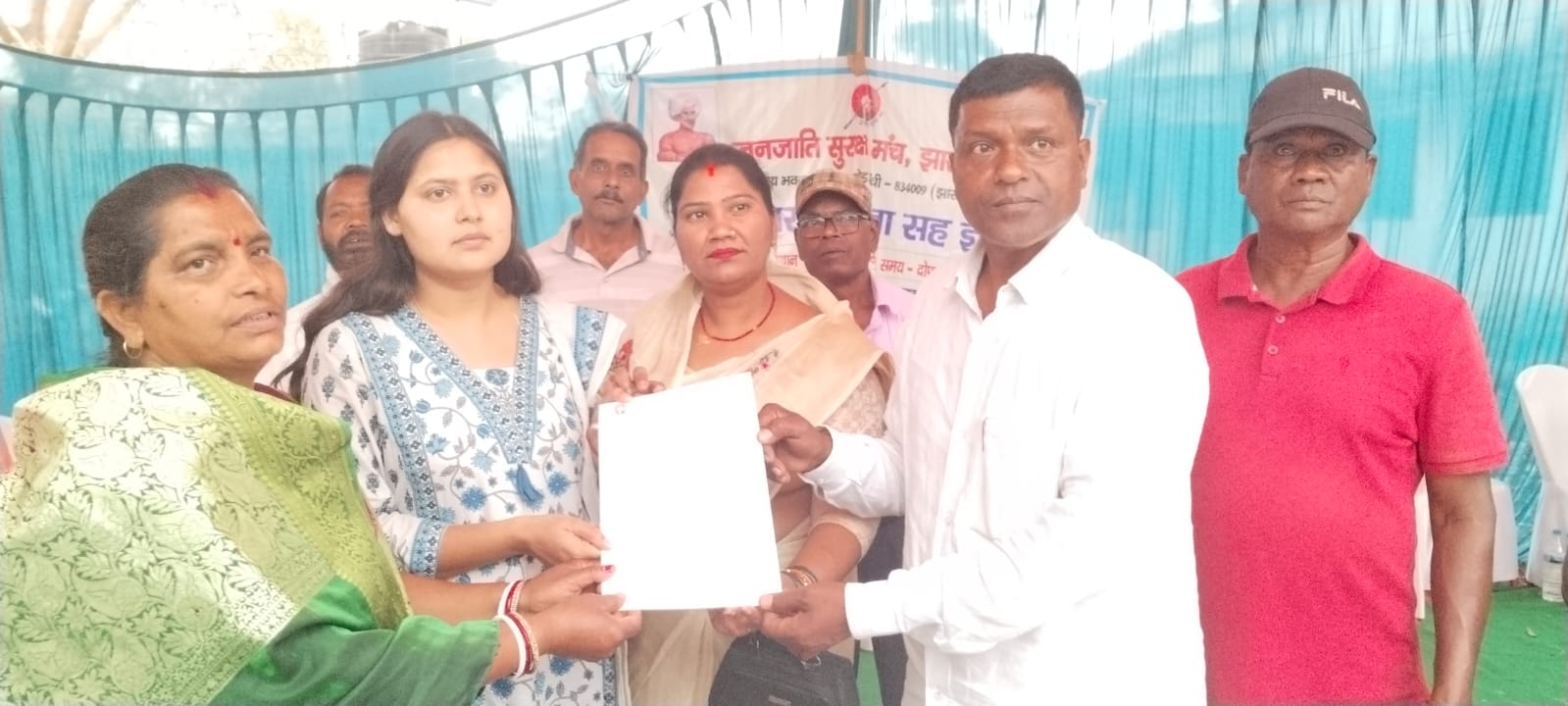 जनजाति सुरक्षा मंच के द्वारा 11 सूत्री मांगों को लेकर कांके प्रखंड मुख्यालय के समक्ष प्रदर्शन