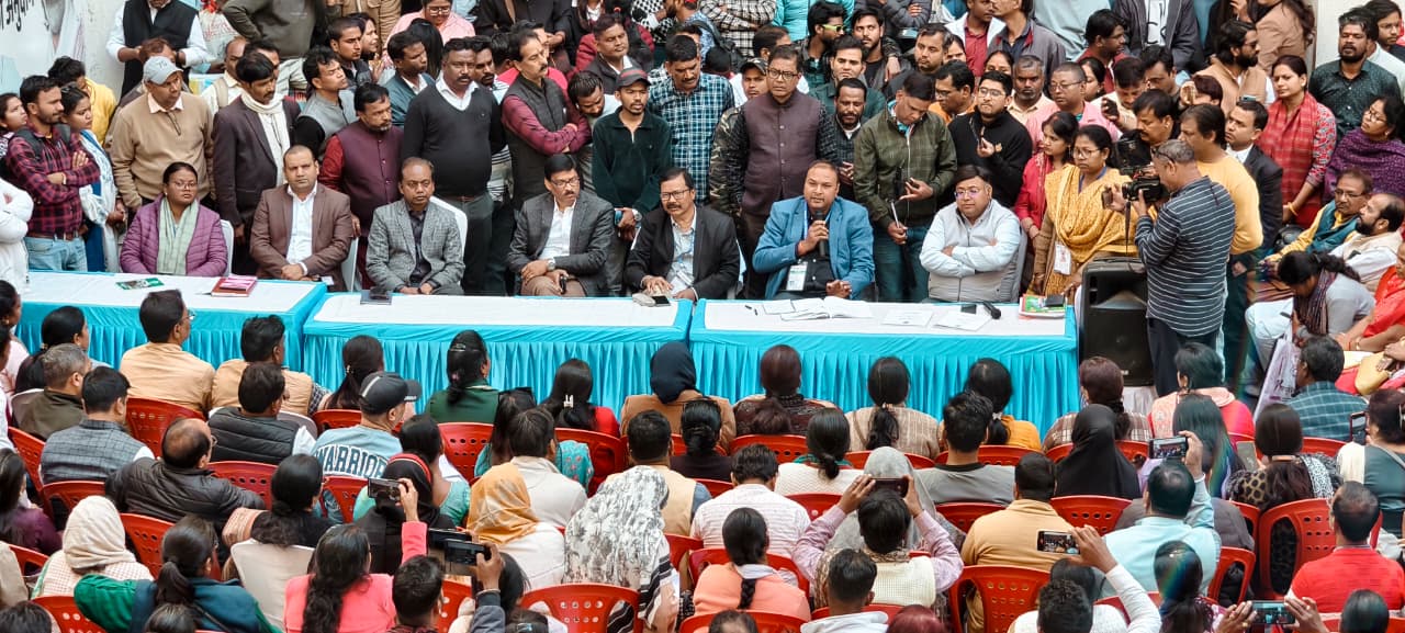 चुनाव चिन्ह आवंटन पश्चात रांची नगर निगम अंतर्गत अभ्यर्थियों के साथ सामान्य एवं व्यय प्रेक्षकों की बैठक