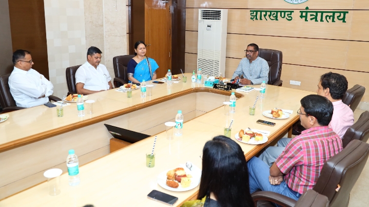  मुख्य सचिव अलका तिवारी को दी गई भावभीनी विदाई, राज्य के नए मुख्य सचिव बने अविनाश कुमार, पदभार संभाला