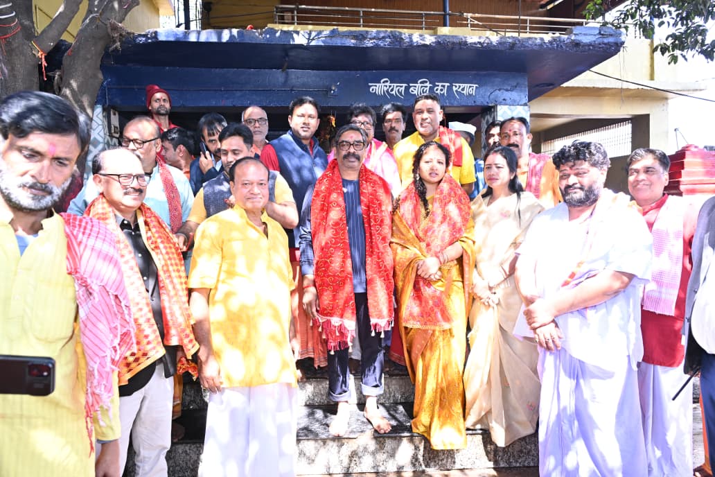 मुख्यमंत्री ने माँ छिन्नमस्तिका मंदिर में पूजा-अर्चना कर समस्त राज्यवासियों की सुख, समृद्धि, खुशहाली एवं उन्नति की कामना की