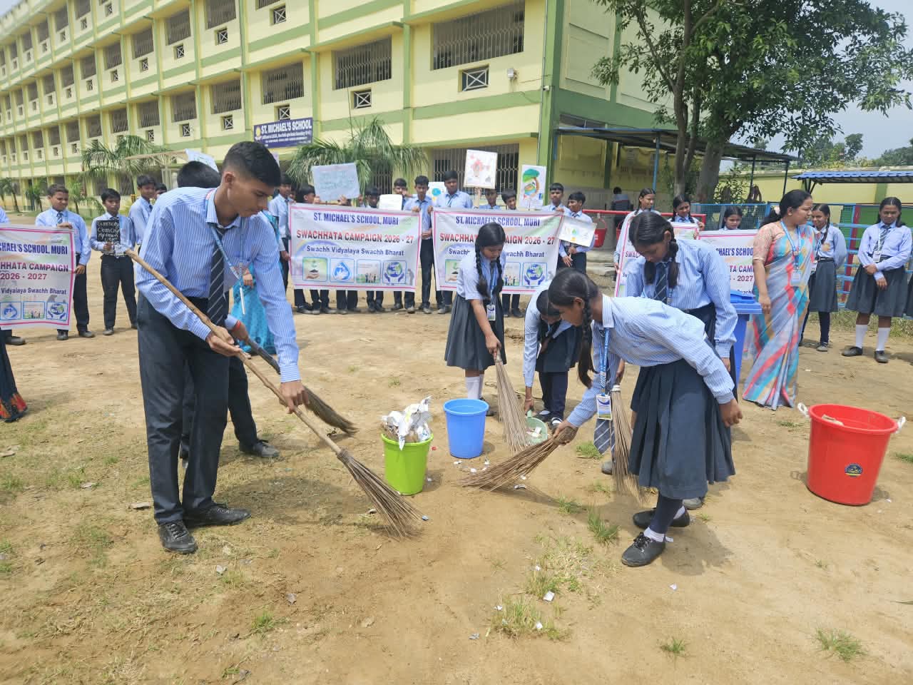 संत माईकल +2 स्कूल में स्वच्छता व पर्यावरण संरक्षण अभियान