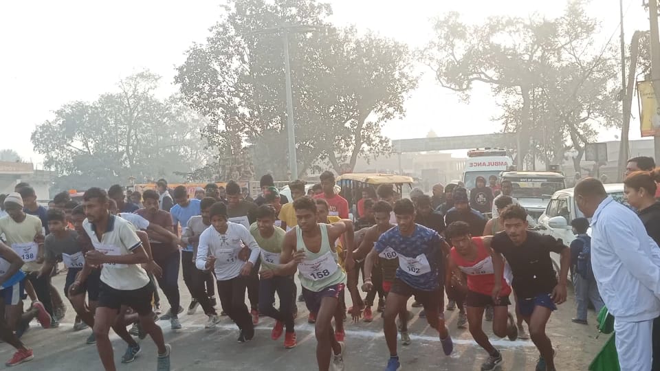 13 वा मतदाता दिवस पर मैराथन दौड़ प्रतियोगिता का आयोजन,राम बेसरा एवं पिंकी कुमारी बने विजेता