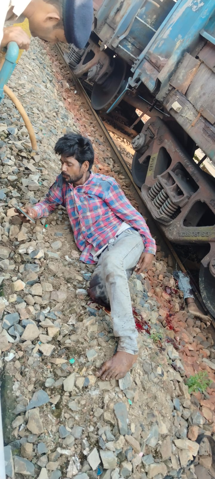 मुरी जंक्शन पर मालगाड़ी की चपेट में आया युवक, गंभीर हालत में रिम्स भेजा गया