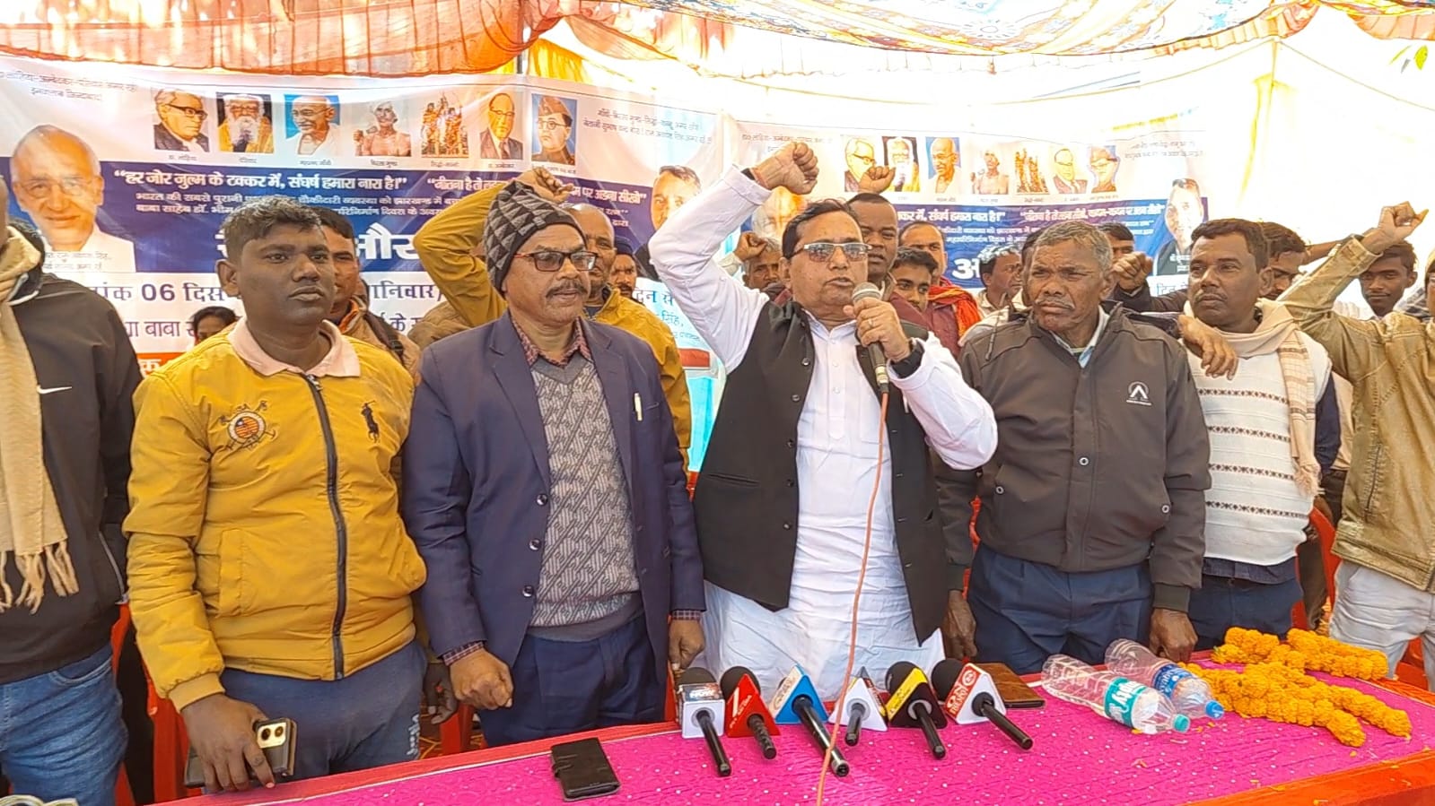 चौकीदार दफादार संघ द्वारा राजभवन के समक्ष प्रदर्शन, कहा चौकीदार को पुनः बहाली करो 