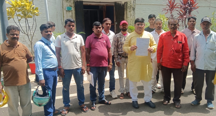 आउटसोर्स कर्मियों के हक़ में झारखंड ऊर्जा विकास श्रमिक संघ ने सौंपा ज्ञापन