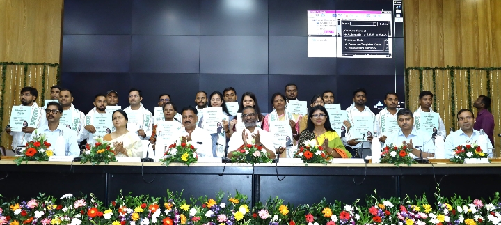 नवचयनित अभ्यर्थियों को सौंपा नियुक्ति पत्र, कहा- नियुक्तियों का सिलसिला जारी रहेगा - हेमंत सोरेन सीएम