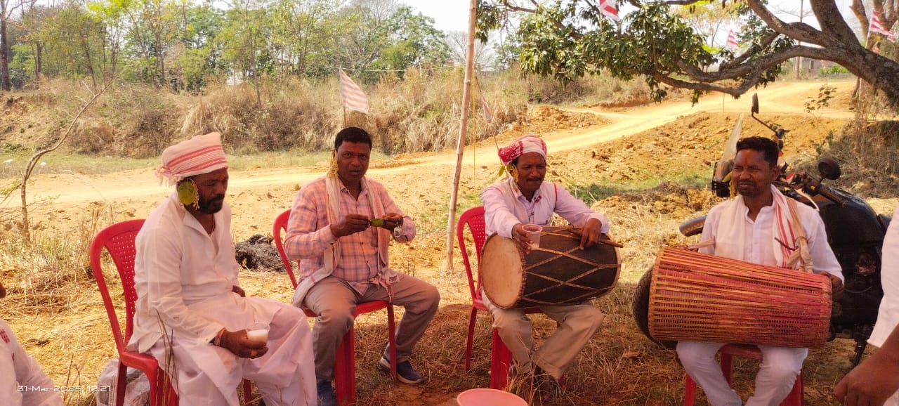 धूमधाम से मनाया गया प्राकृति पर्व सरहुल -सोमा उरांव 