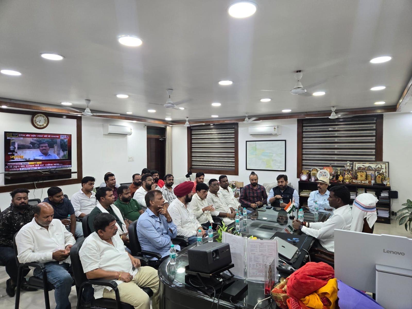 आगामी दुर्गापूजा के सफल आयोजन को लेकर पूजा समितियों ने जिला दण्डाधिकारी-सह-उपायुक्त, रांची श्री मंजूनाथ भजन्त्री से की मुलाकात