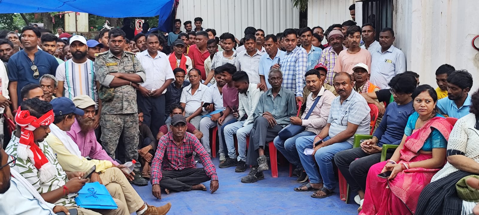 हिंडाल्को के चारों गेट पर श्रमिकों का पहरा, विधायक के नेतृत्व में आंदोलन तेज