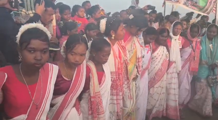 प्राकृतिक पर्व ‘मारांग बुरु’ में भव्य मेला आयोजित