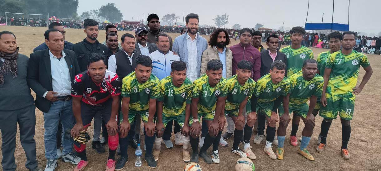 अग्रहन संक्रांति पर 42वां एकदिवसीय फुटबॉल प्रतियोगिता भव्य रूप से संपन्न