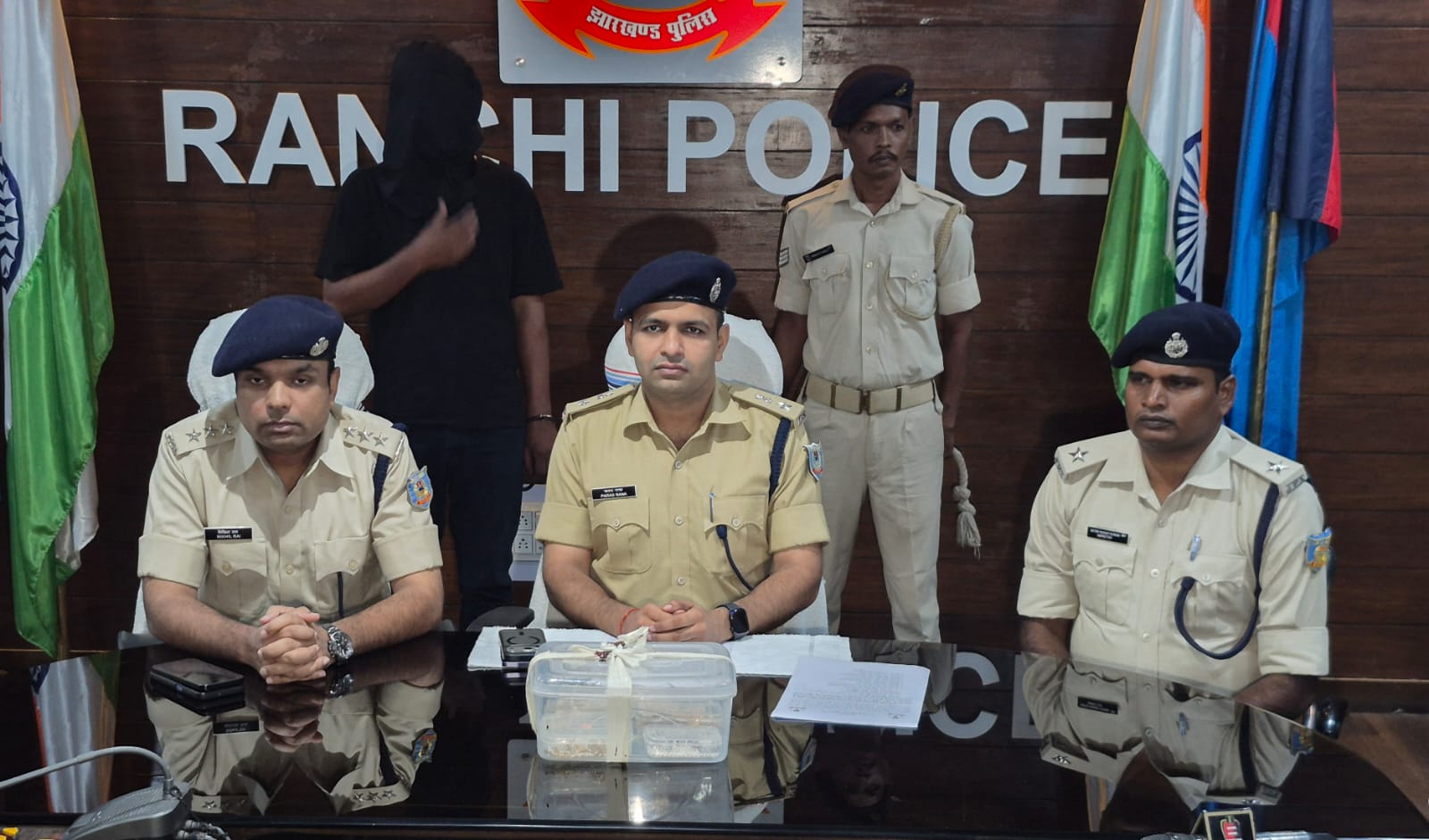 रांची पुलिस की बड़ी कामयाबी: अशोक नगर में हुए चोरी का उदभेदन,65 लाख सोने के आभूषण  सहित 1 करोड़ रुपये से अधिक की रिकवरी, एक अभियुक्त गिरफ्तार 