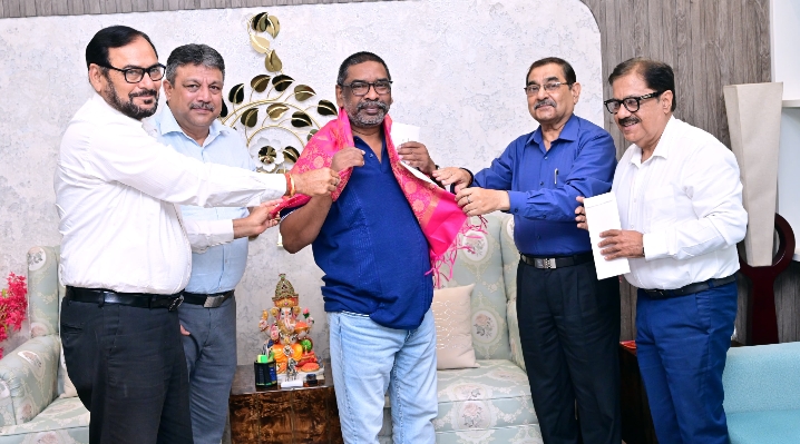 मुख्यमंत्री  हेमन्त सोरेन से पंजाबी-हिन्दू बिरादरी दशहरा कमेटी के प्रतिनिधिमंडल ने की शिष्टाचार मुलाकात