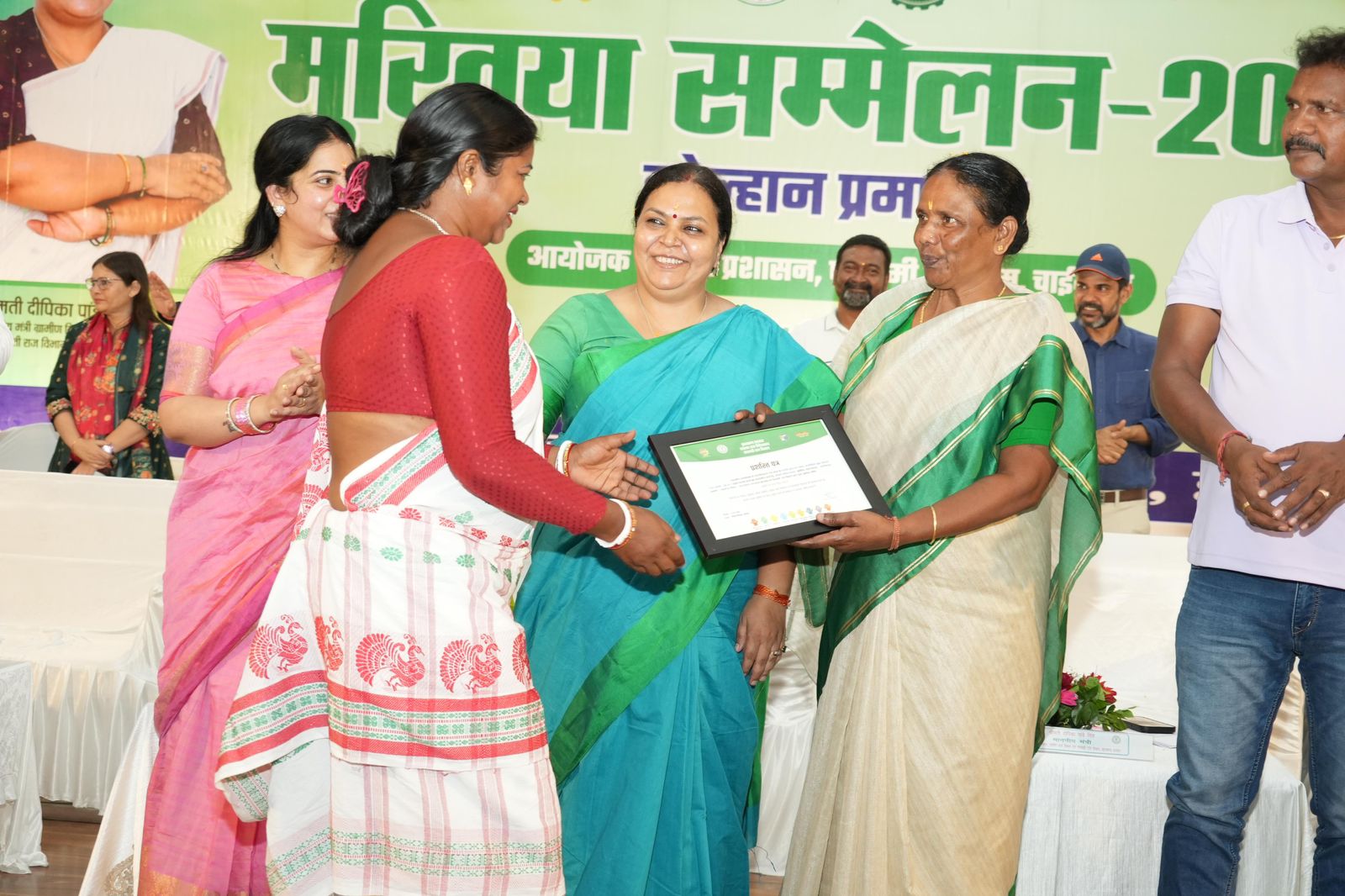 कोल्हान प्रमंडल मुखिया सम्मेलन 2026 में उत्कृष्ट पंचायतों को सम्मान, पेसा नियमावली से ग्राम स्वशासन को मिली नई दिशा: मंत्री दीपिका पांडेय सिंह