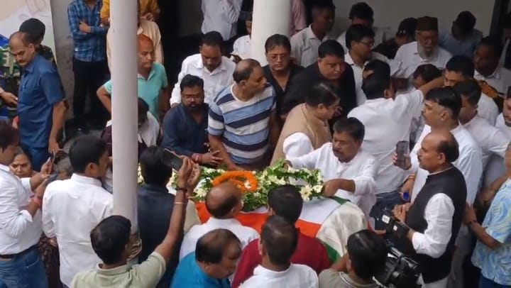 पूर्व मंत्री, पूर्व सांसद चंद्रशेखर दुबे उर्फ ददई दुबे का निधन.प्रदेश कार्यालय मे नेताओ ने दी श्रधांजली