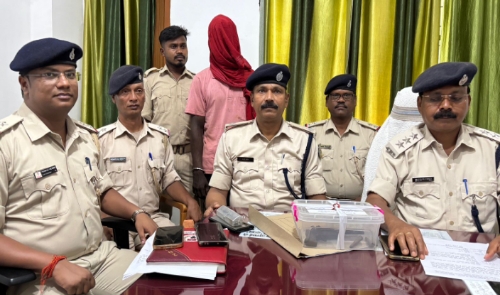 राहगीरों को लूटने के उद्देश्य से हाथियार लेकर घूमता युवक गिरफ्तार