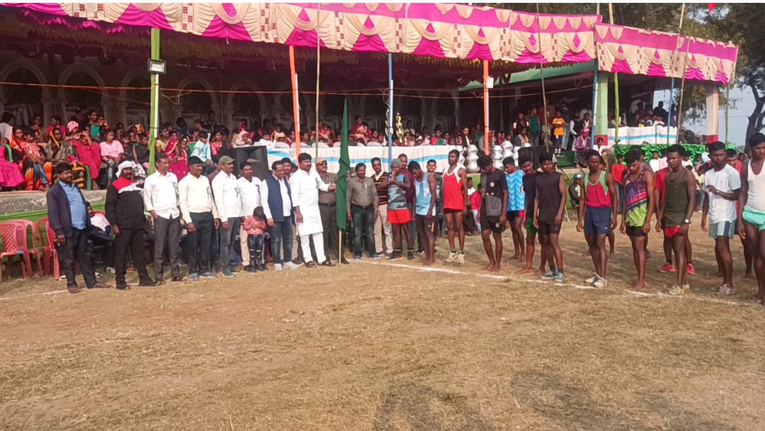 तीन दिवसीय फुटबाल टूर्नामेंट का समापन कोलकाता एफसी क्लब बना चैंपियन