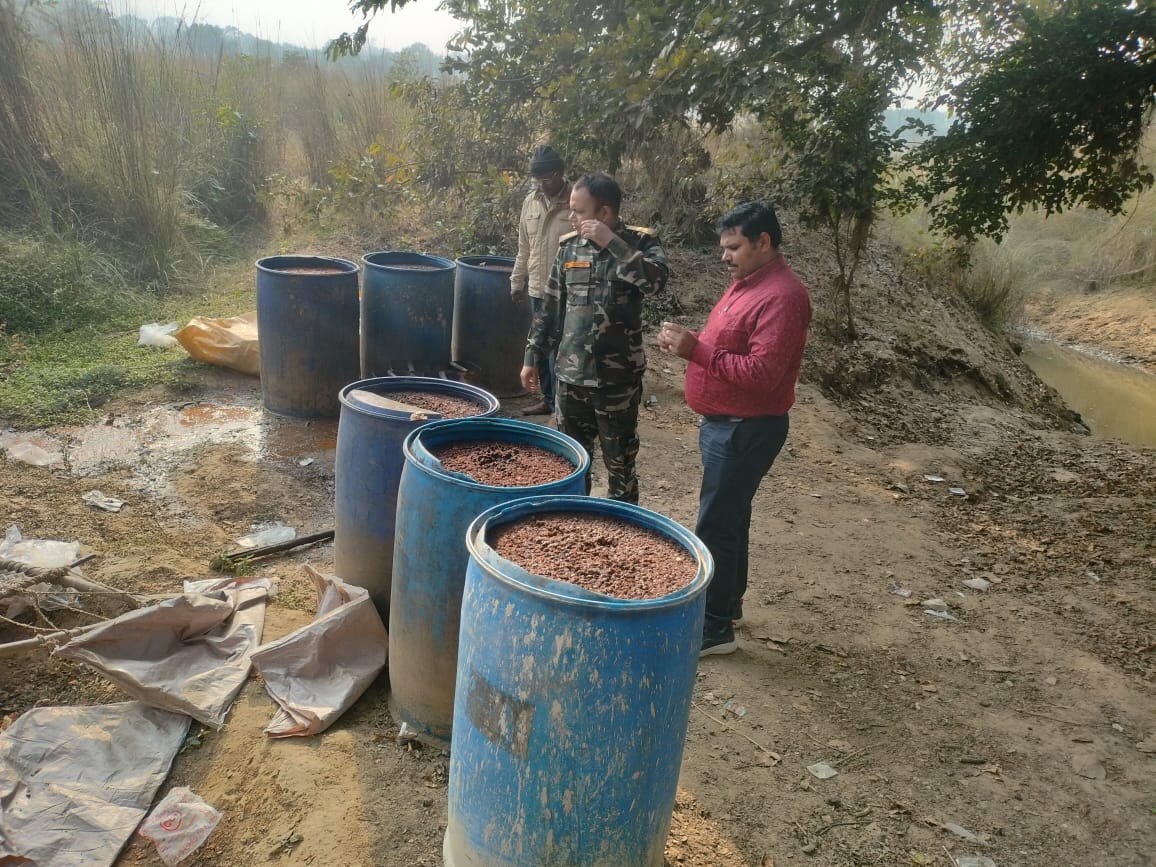 गुप्त जानकारी पर उत्पाद विभाग की बड़ी कार्रवाई, दो गिरफ्तार – भारी मात्रा में अवैध शराब बरामद