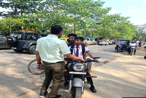 नाबालिगों के वाहन चलाने और स्कूल वैन में क्षमता से अधिक बच्चों को बैठाने पर रांची जिला प्रशासन सख्त