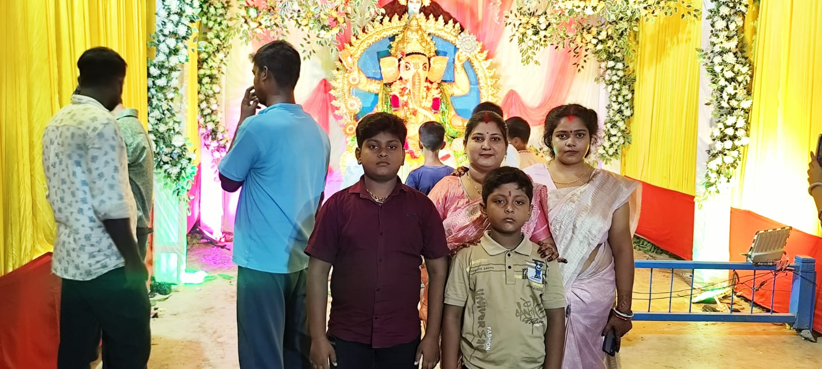 गणेश पूजा के शुभारंभ पर उमड़ी श्रद्धालुओं की भीड़, महाआरती में भक्तों ने लिया हिस्सा