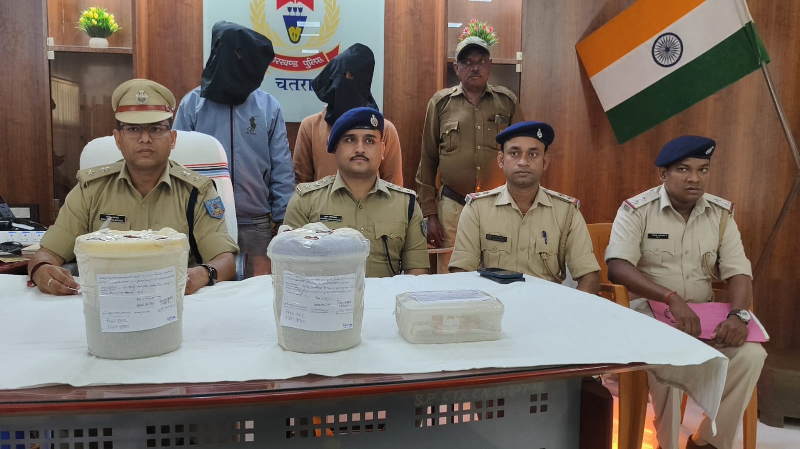  पुलिस को मिली बड़ी सफलता, 5.472 kg अवैध अफिम एवं i-20 कार के साथ दो  अभियुक्त गिरफ्तार