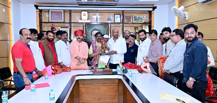 सीएम से मिले दुर्गा पूजा समितियों के प्रतिनिधि, पर्यावरण अनुकूल विसर्जन पर जोर