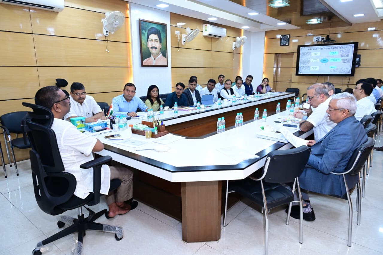 मुख्यमंत्री  हेमन्त सोरेन ने  झारखंड पेसा नियमावली को लेकर वरीय अधिकारियों के साथ की उच्च स्तरीय बैठक