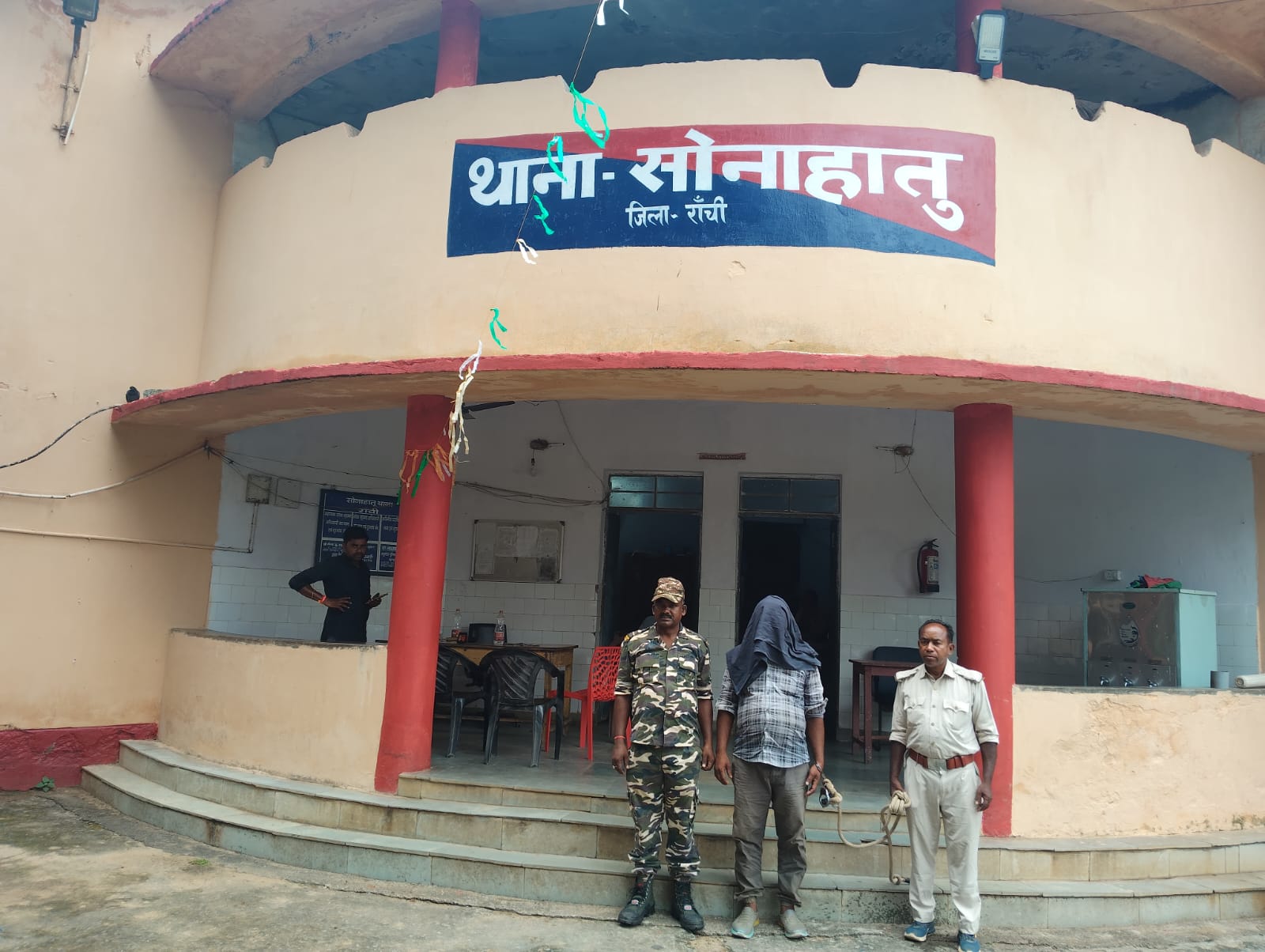 सोनाहातु पुलिस की बड़ी कार्रवाई: मवेशी तस्कर गिरफ्तार, 12 बैल मुक्त