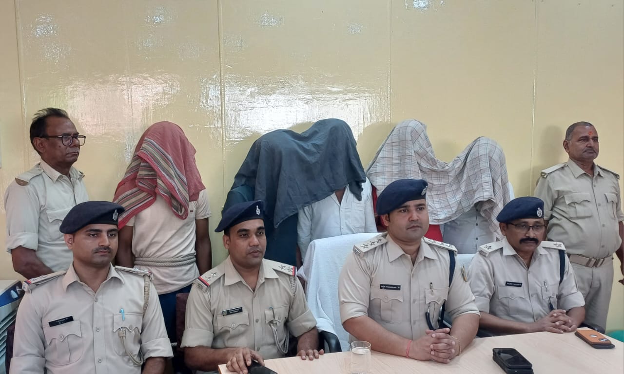 छात्राओं के साथ छेड़छाड़ करने का मामला पांच अभियुक्त गिरफ्तार