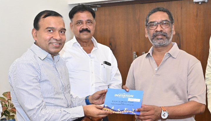 चौथी सैफ सीनियर एथलेटिक्स चैंपियनशिप, सीएम से मिले खेल मंत्री एवं सचिव सौंपा आमंत्रण पत्र 