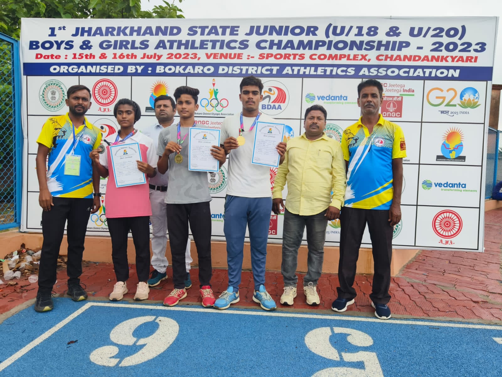 प्रथम झारखंड राज्य स्तरीय एथलेटिक्स प्रतियोगिता में नीरज,शिवम ने स्वर्ण सुहाना ने जीता रजत पदक