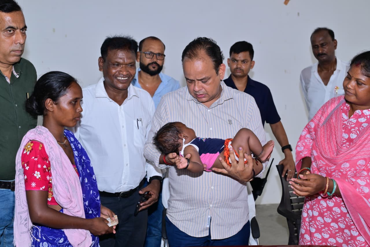 स्वास्थ्य मंत्री डॉ. इरफान अंसारी का बड़ा दिल: अनाथ हुए मासूम बच्चों की जिम्मेदारी उठाई, परिवार को दिया नया जीवन का भरोसा