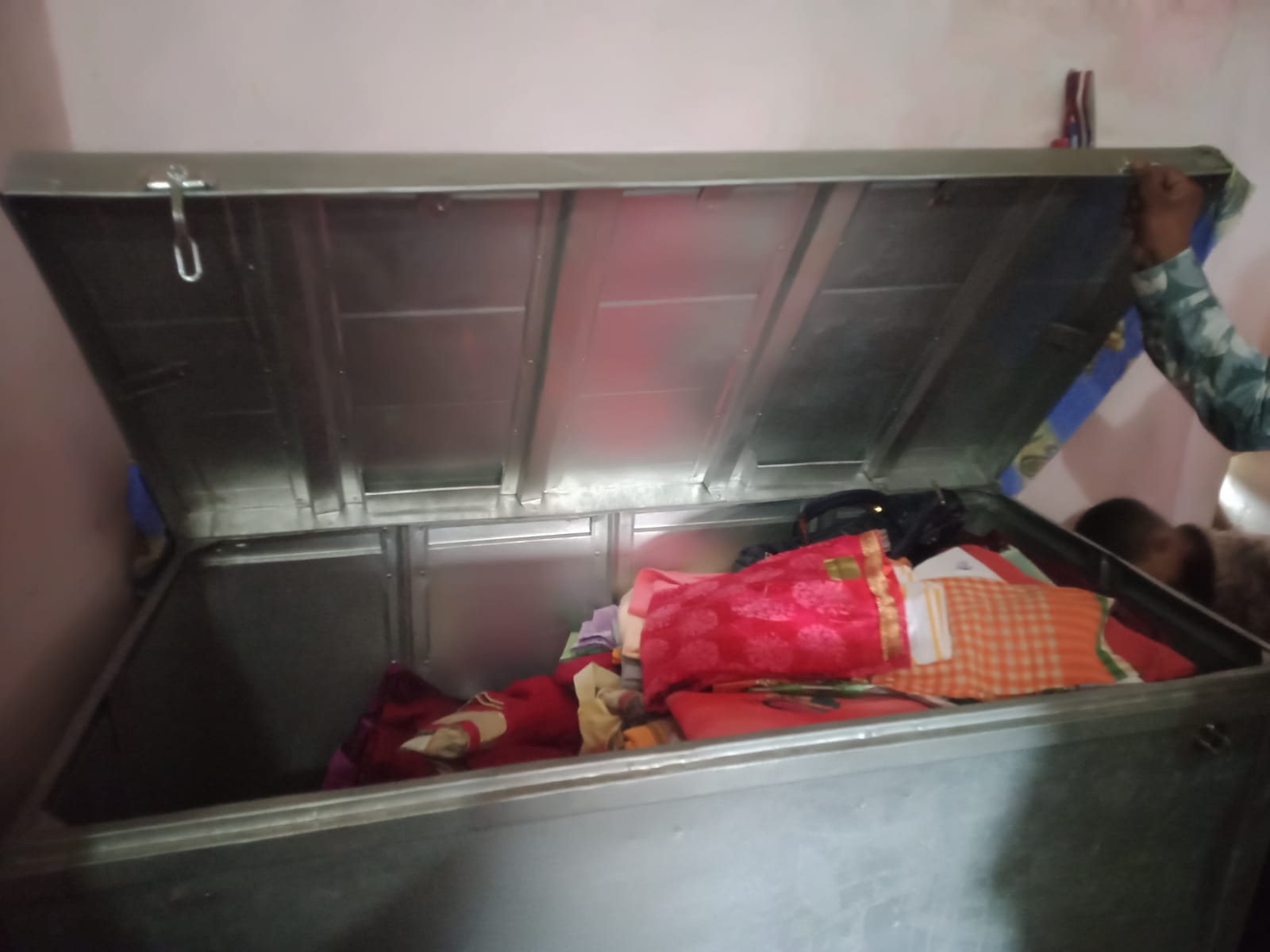सिंगपुर में बंद घर से लाखों की चोरी, चोरों की तलाश में जुटी मुरी पुलिस