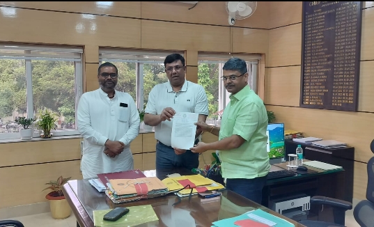 बड़गांव घटना की निष्पक्ष जांच की मांग, सिमरिया विधायक उज्जवल कुमार दास ने मुख्य सचिव से की मुलाकात