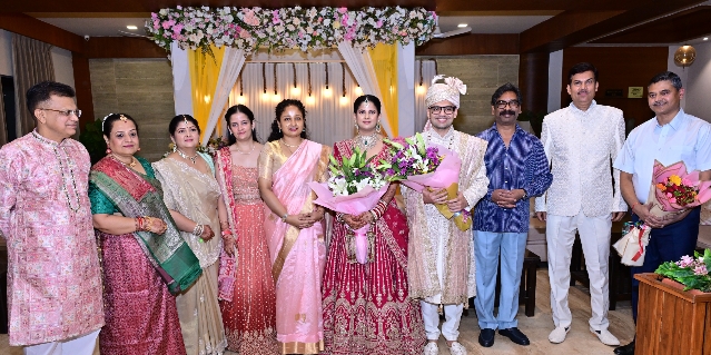 मुख्यमंत्री हेमन्त सोरेन ने वैवाहिक समारोह में लिया हिस्सा, नवदंपति को दिया आशीर्वाद