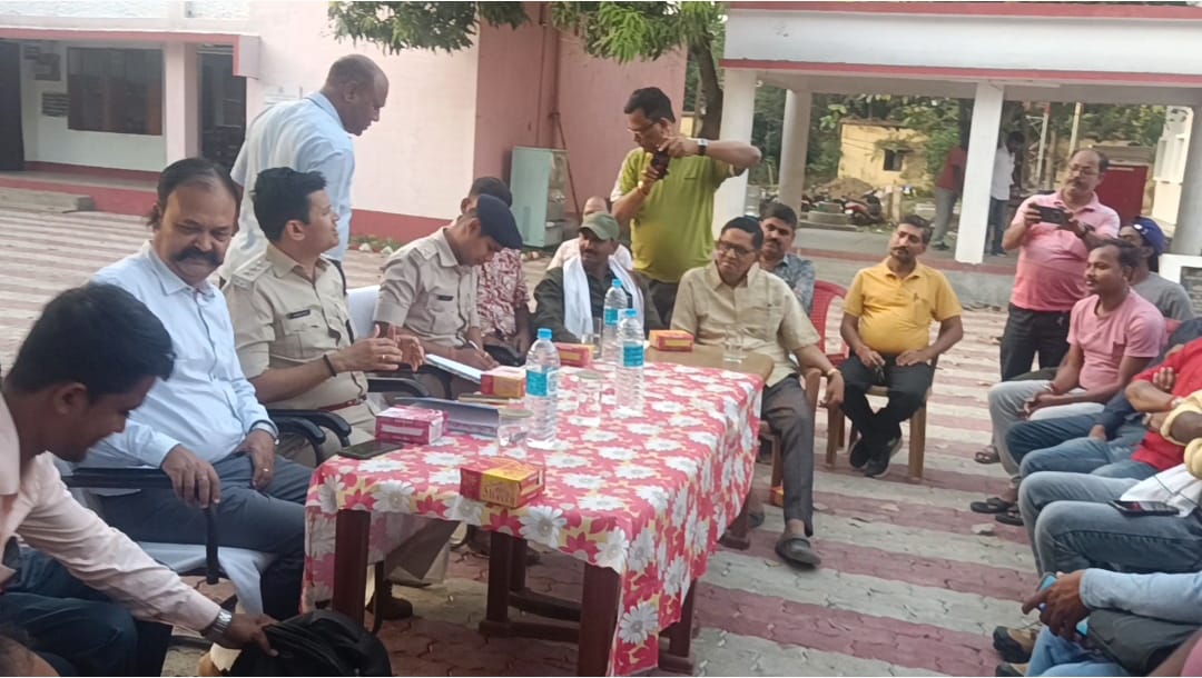 थाना परिसर बरहेट में रामनवमी को लेकर शांति समिति की हुई बैठक