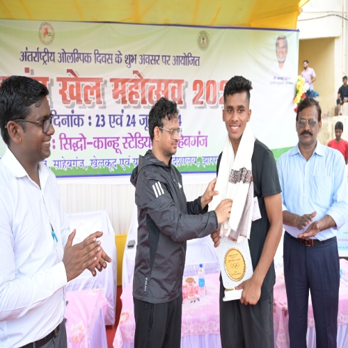 खेल महोत्सव - 2024 का आयोजन,खिलाड़ियों को किया गया सम्मानित