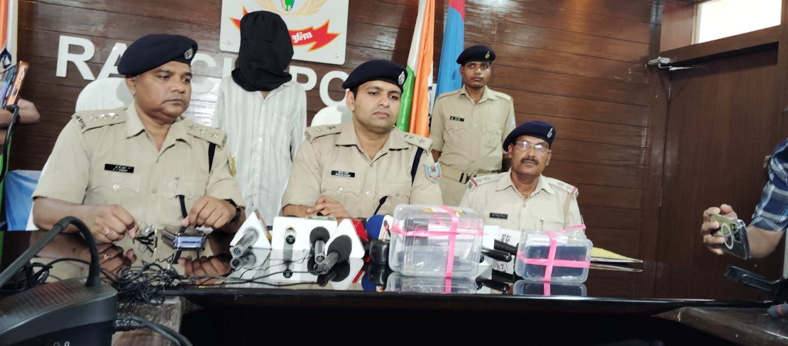 देसी पिस्टल के साथ एक युवक गिरफ्तार