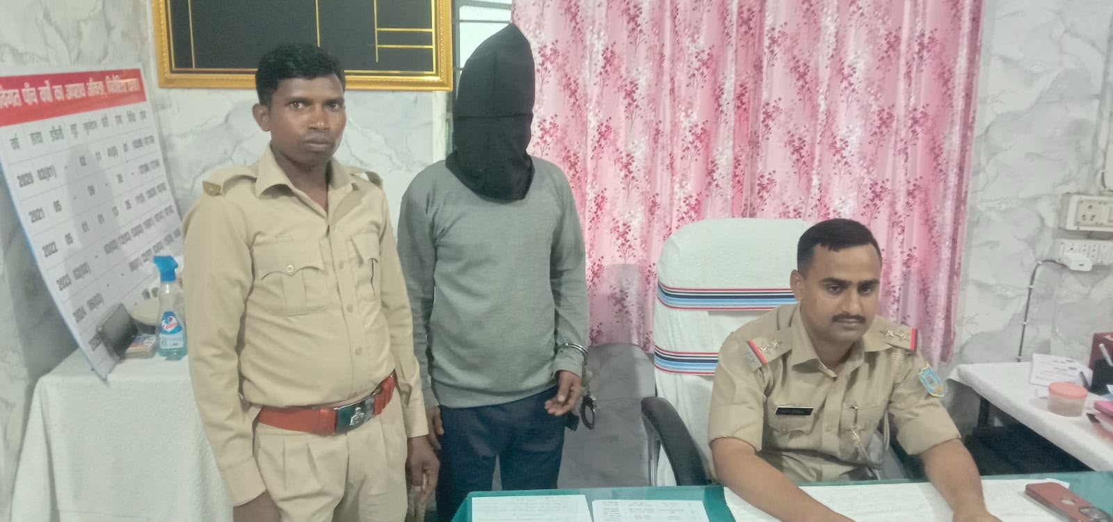विद्युत तार चोरी मामले में पिठोरिया पुलिस की कार्रवाई, चार बंडल तार के साथ आरोपी गिरफ्तार
