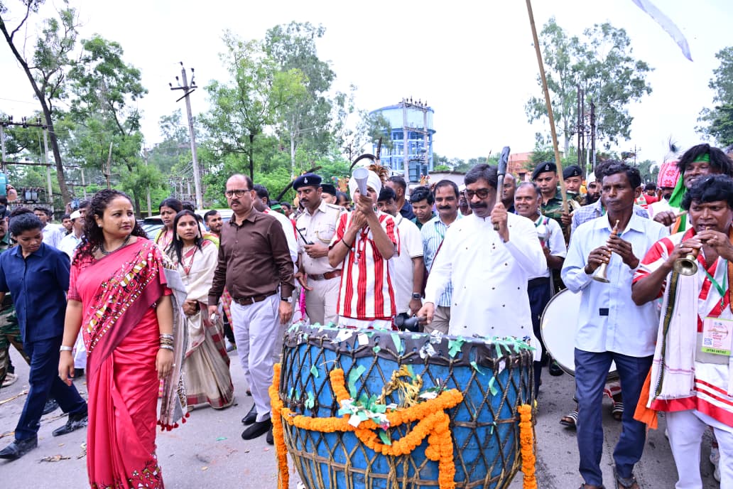 विश्व आदिवासी दिवस, सीएम हेमंत सोरेन ने कहा धरती पर आदिवासी समुदाय की है अलग पहचान,झारखंड केवल एक राज्य नहीं, बल्कि वीरों की भूमि है