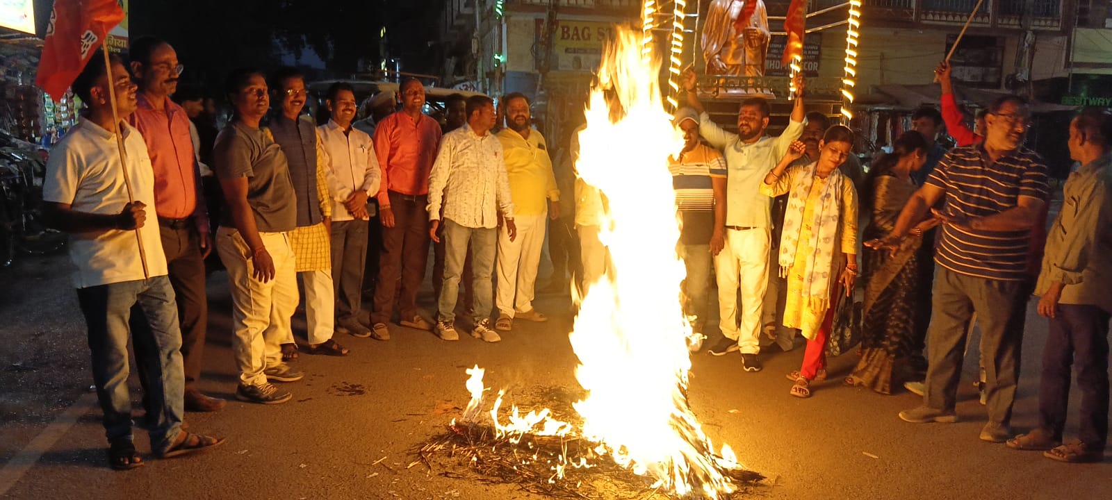 हिंदू विरोधी बयान के विरोध ने भारतीय जनता पार्टी में किया सीएम हेमंत सोरेन का पुतला दहन