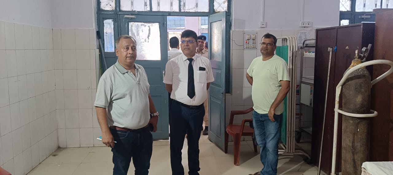 सदर अस्पताल उपाधीक्षक डॉ देवेश ने दूसरी बार किया अस्पताल का निरीक्षण
