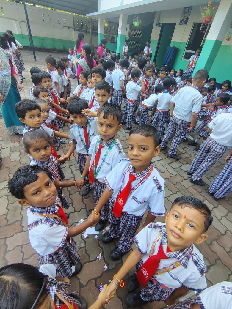 चिराग पब्लिक स्कूल में सामूहिक रक्षाबंधन समारोह