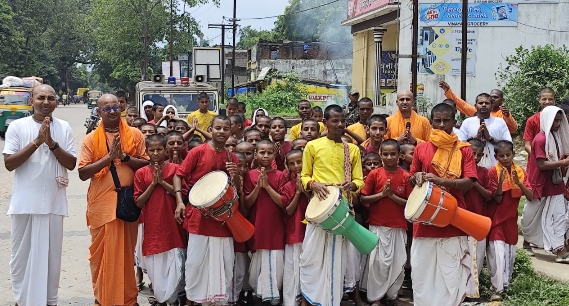 ग्राम विकास मोड़ से मुरी तक निकला भव्य नगर संकीर्तन, श्री श्री राधारमण महामहोत्सव 2026 का दिया संदेश