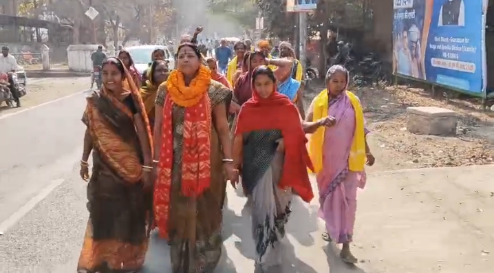 साहिबगंज नगर परिषद के वार्ड नं० 27 से  कविता देवी ने दाखिल किया नामांकन