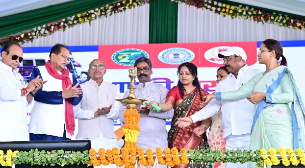  मुख्यमंत्री  हेमन्त सोरेन ने झारखंड पुलिस को 1,485 आधुनिक वाहन सौंपे, अत्याधुनिक 12 नए थानों का किया ऑनलाइन शिलान्यास