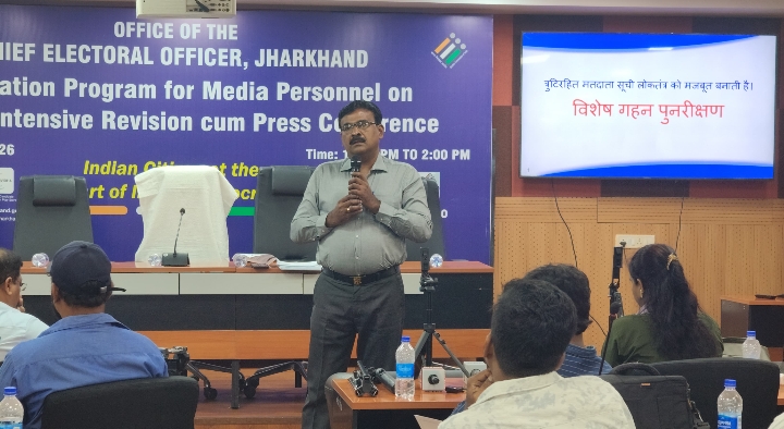 SIR को लेकर मुख्य निर्वाचन पदाधिकारी ने को प्रेसवार्ता कहा बीएलओ घर-घर जाकर करेंगे सत्यापन का कार्य 
