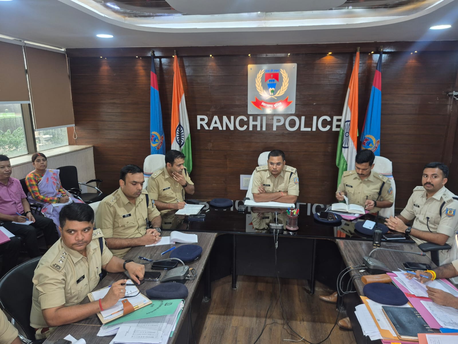 रांची में अपराध नियंत्रण और लंबित कांडों के त्वरित निष्पादन को लेकर एसएसपी ने की समीक्षा बैठक