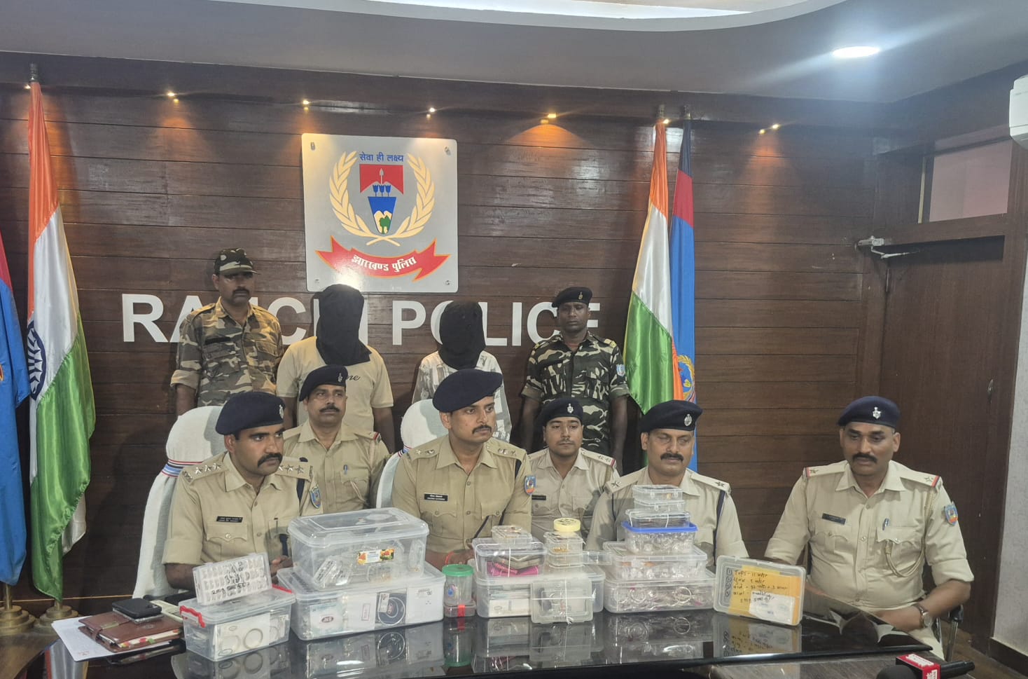 नामकुम थाना क्षेत्र में हुई गृहभेदन घटना का उदभेदन एवं अभियुक्त की गिरफ्तारी, चोरी किए गए सामान बरामद 