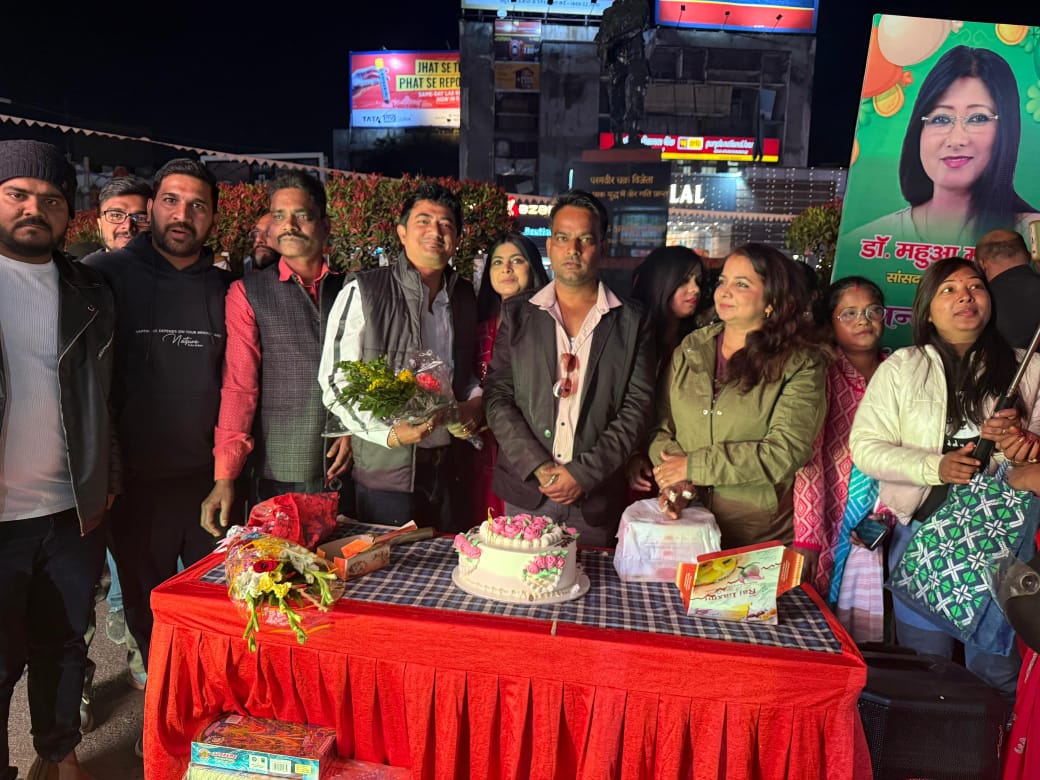 राज्यसभा सांसद महुआ माजी का जन्मदिन धूमधाम से महुआ मांझी फैन क्लब ने धूमधाम से मनाया